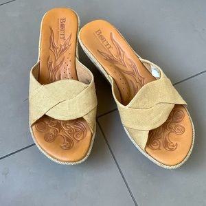 NEW! Børn Gold sandals. Size 7 (38) Tried on, never worn. 2.5” heel.